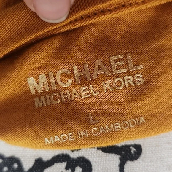 Michael kors top more of a mustard color - Picture 4 of 5